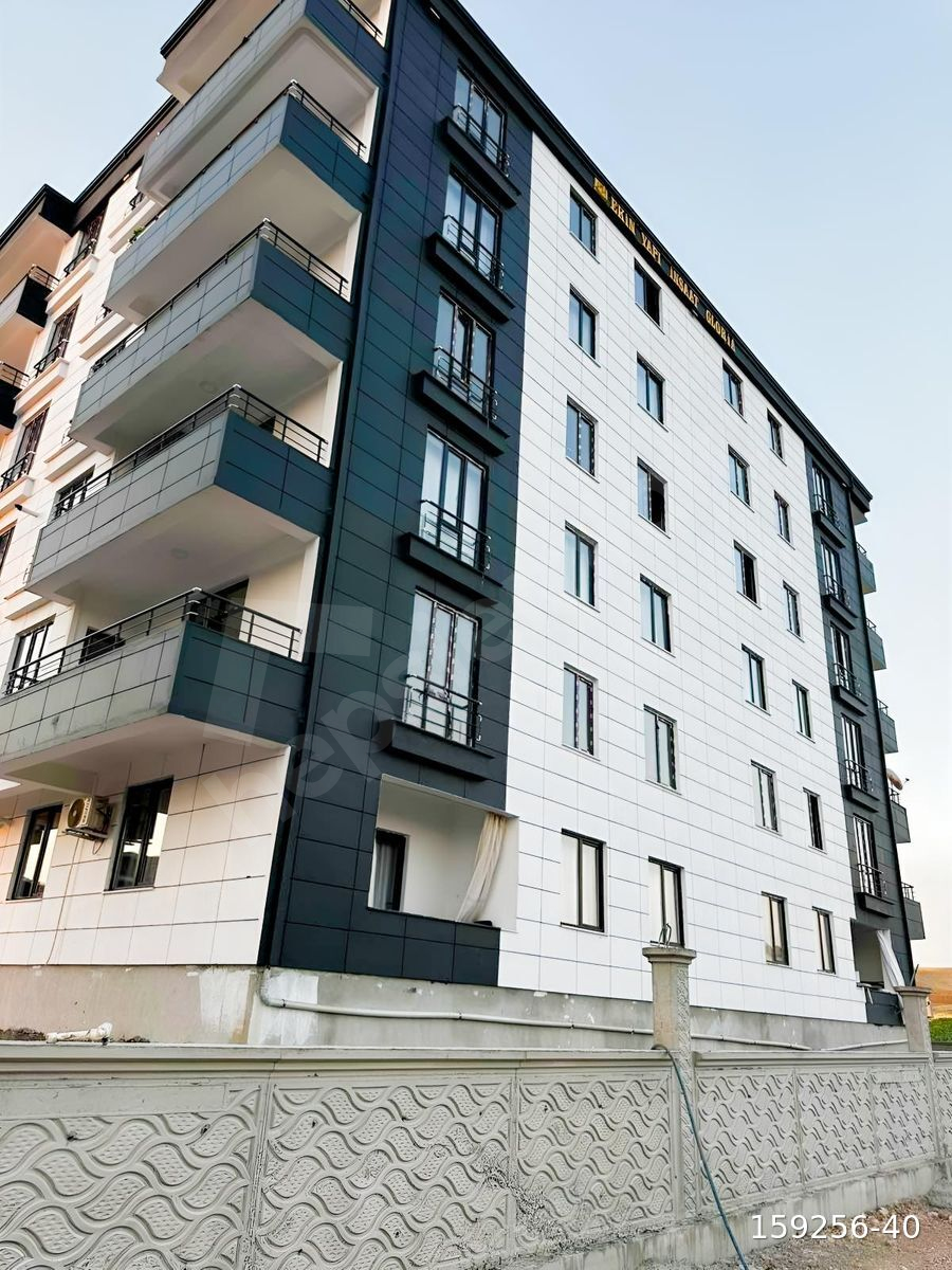 EKİN GLORYA SİTESİNDE ARAKATTA SİTE İÇİNDE SATILIK DAİRE