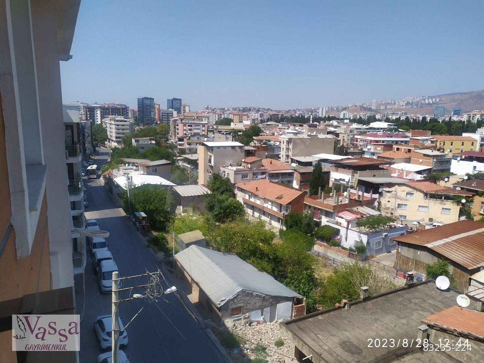 Karşıyaka Emek Mahallesi 2+1 Doğalgazlı Asansörlü Kiralık Daire