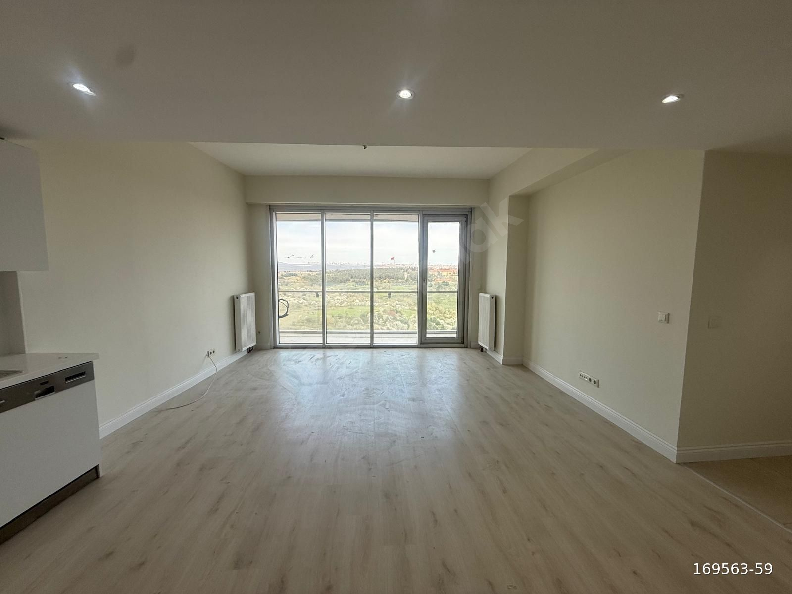 BATIŞEHİR HİRA'DAN KİRALIK YENİLENMİŞ ORMAN MANZ 2+1 DAİRE