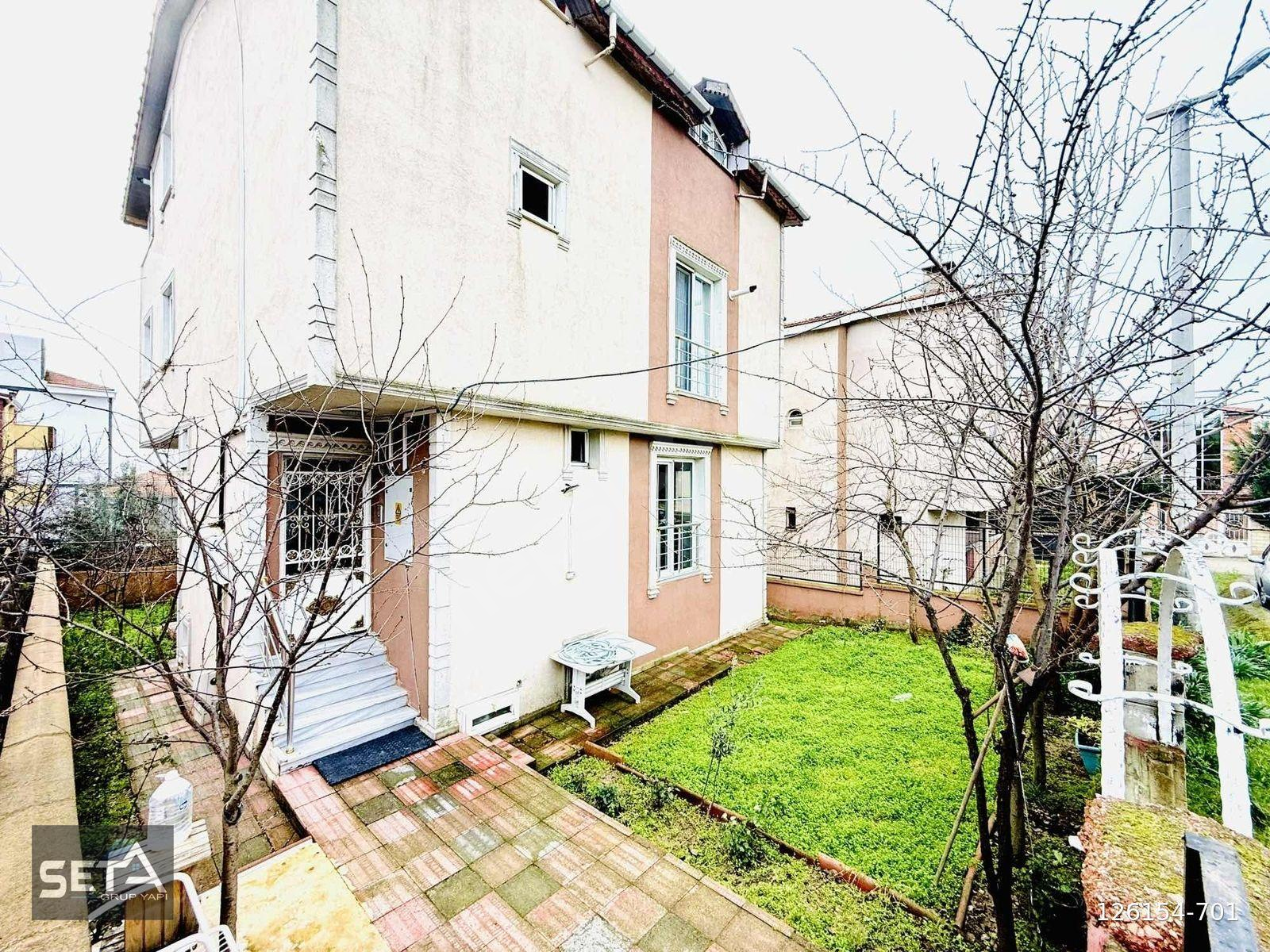 BAHÇELİ MERKEZİ KONUMDA ALT YAPILI BAHÇELİ DAİRE KOMBİ PETEKLİ