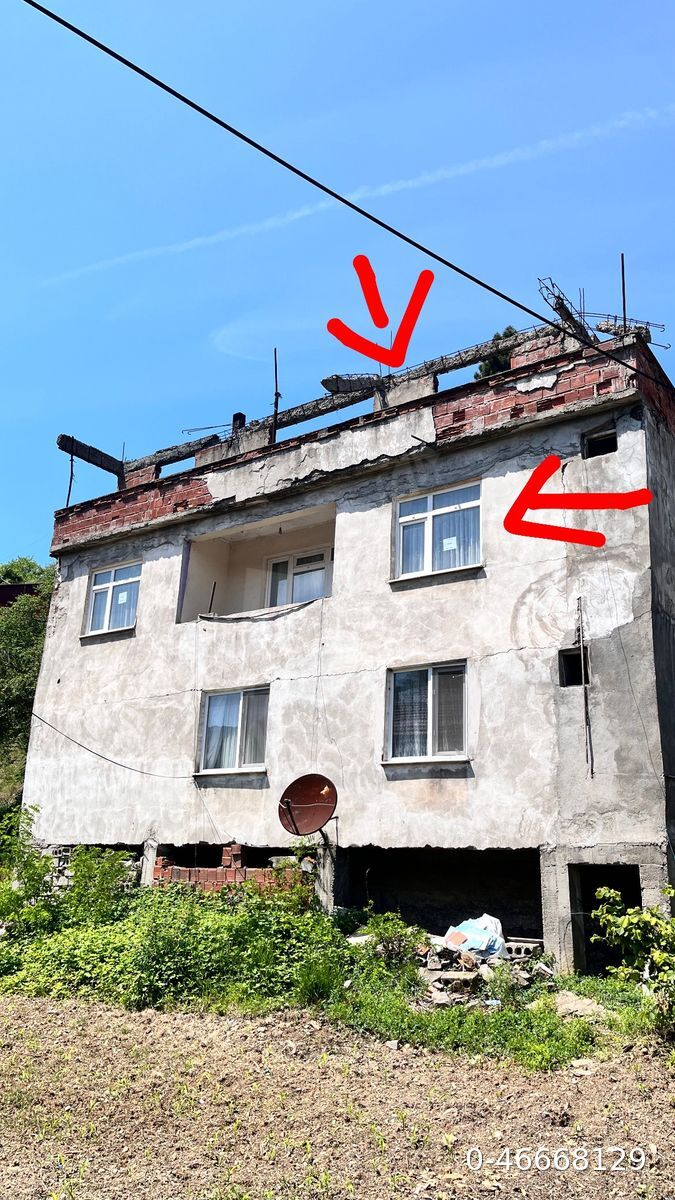 Satılık hisse 2 Katlı Kargir Ev ve Arsası