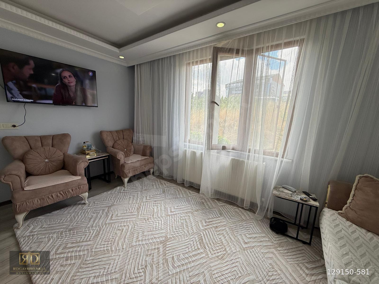 RD'DEN ARNAVUTKÖY'DE CADDE'DE 2+1 TERS DUBLEKS DAİRE