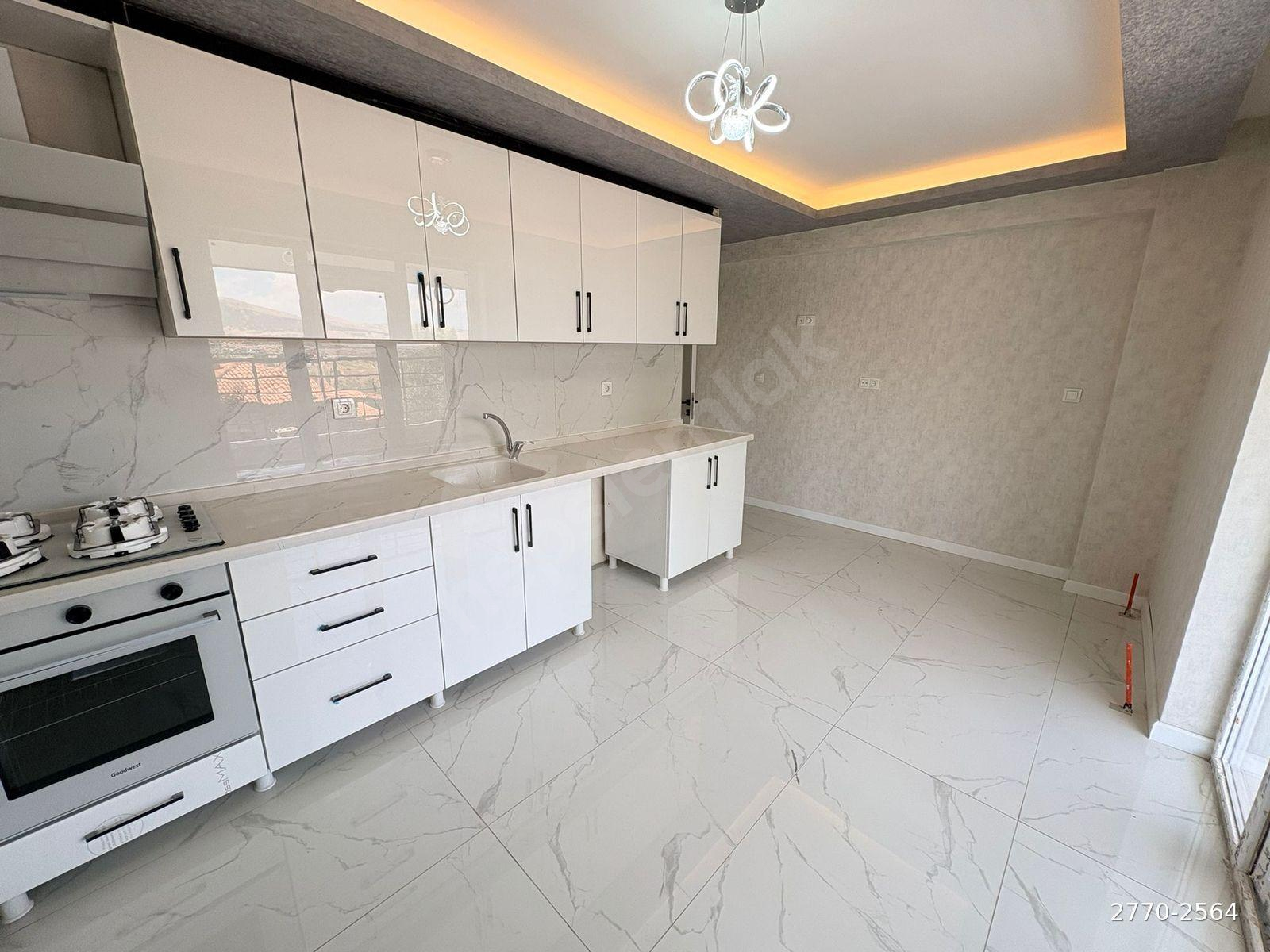 NUR EMLAKTAN 3+1 BEŞİKKAYA'DA SATILIK SIFIR DAİRE