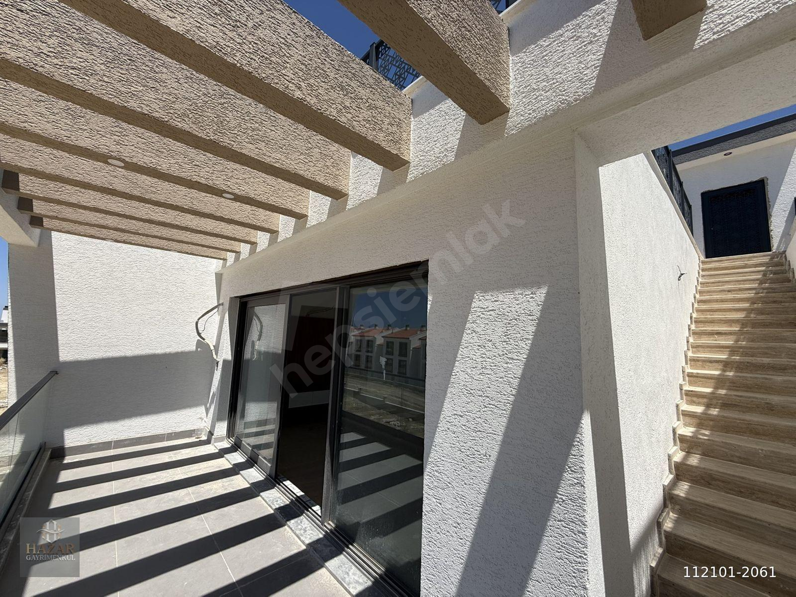 Kuşadası Caferli’de Deniz Manzaralı Daire Fırsatı!