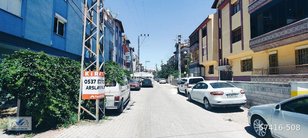 Arslan Emlak'tan Mehmet Akif mahallede kiralık daire 3+1 150 metre yüksek giriş