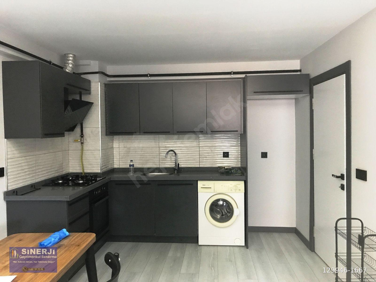 Bandırmada Hacı Yusufta Ara Kat Eşyalı 1+1 Satılık Daire
