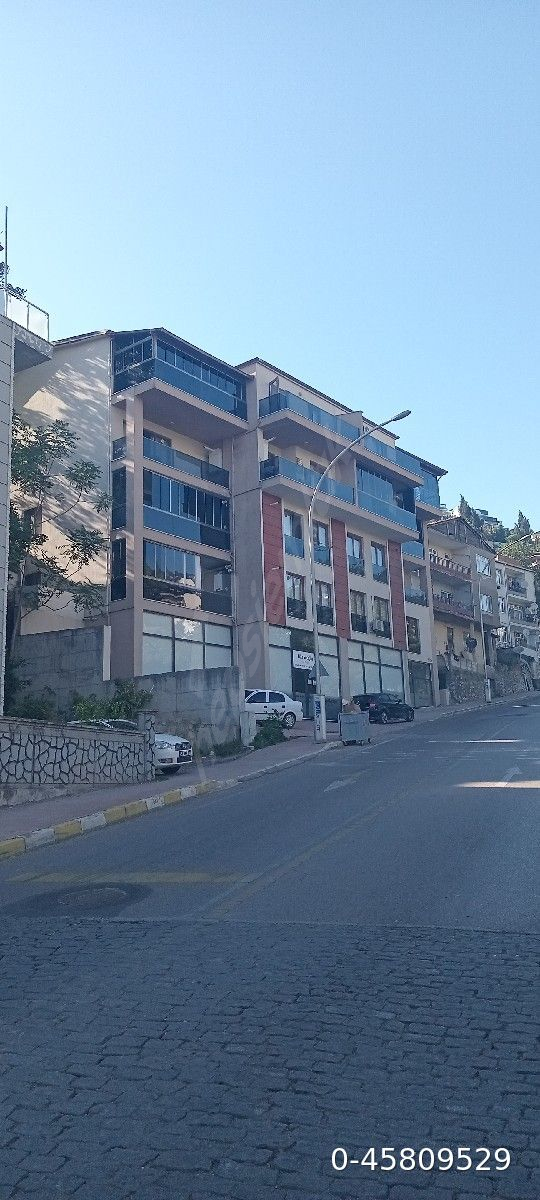 Gültepe Mahallesi Ana Cadde Üzerinde Açık Otoparklı Harika 1+1 Apartman Dairesi .
