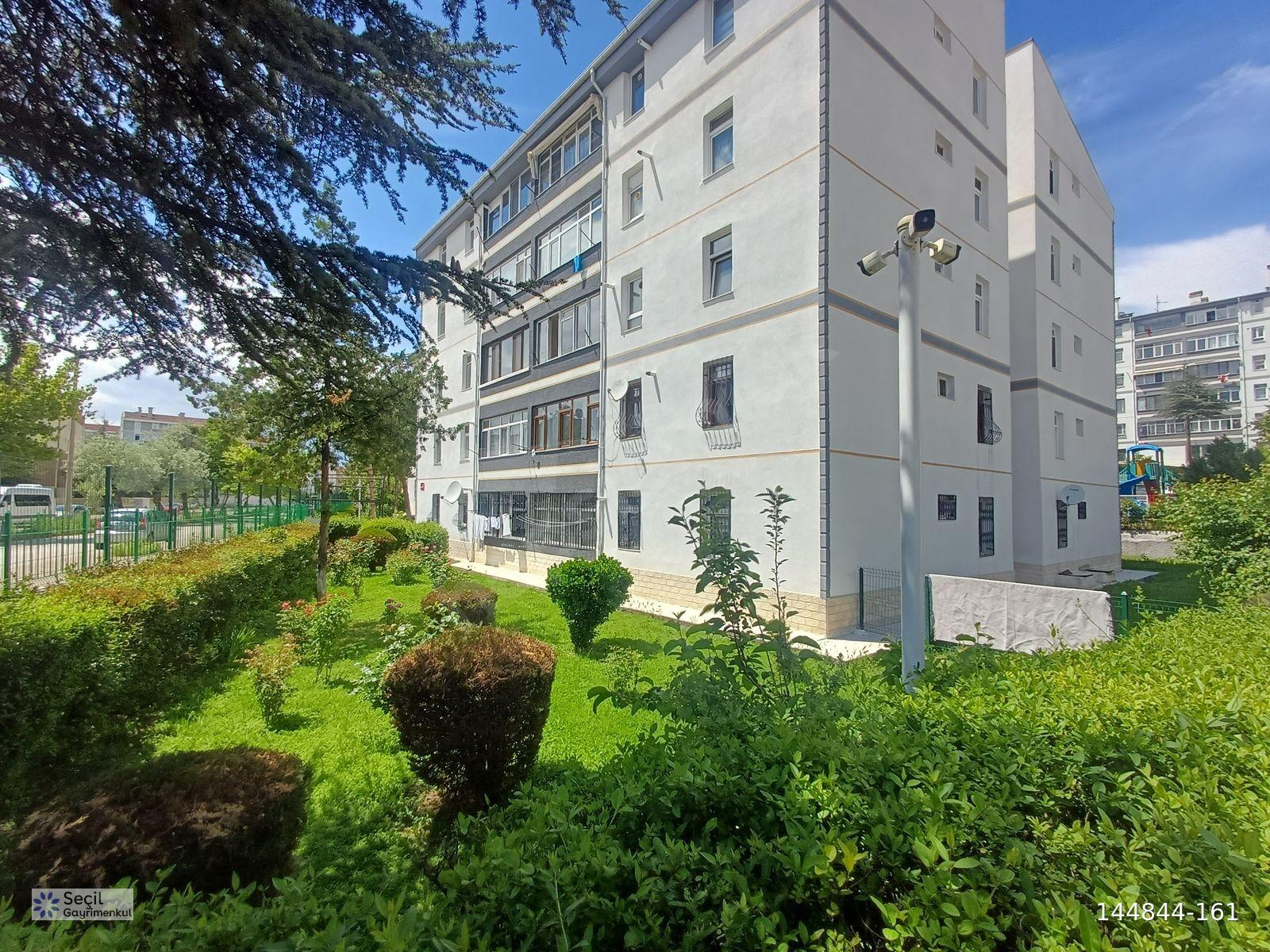 BATIKENT METROSU VE FİX GROSS YAKINI AĞAÇ İŞ SİTESİ SATILIK 2+1