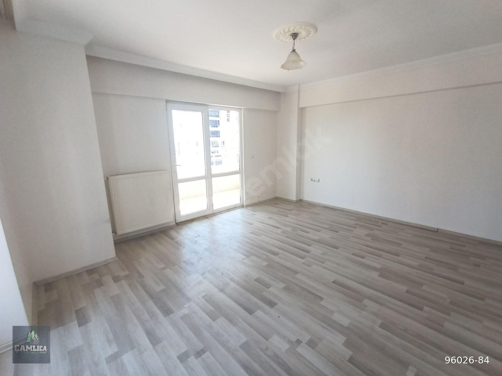 AKKENT MERKEZDE TRAMVAY DURAĞI YANINDA 3+1 ARAKAT DAİRE