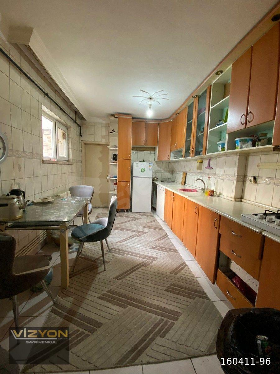 Çarşı merkezinde satılık orta kat