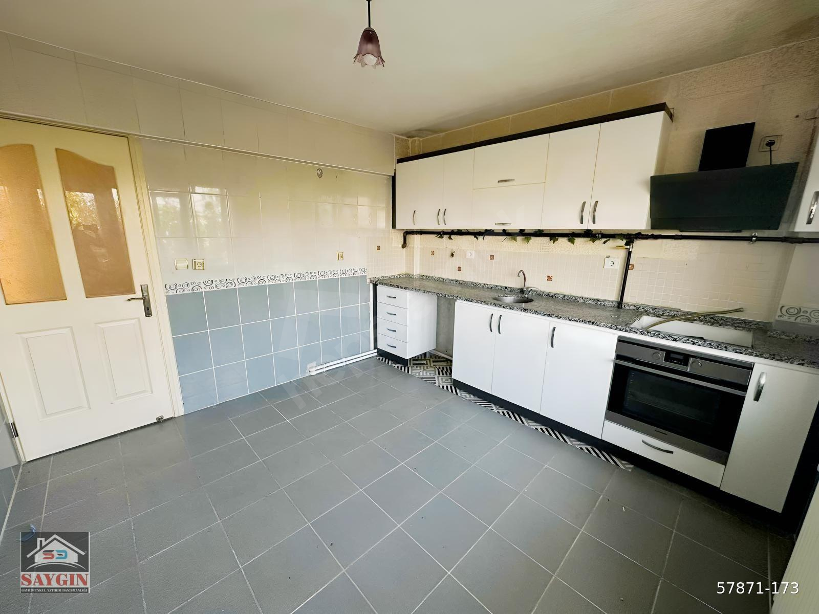 Denizli Hacıeyüplü mah 3+1 Kiralık Ara Kat Önü Açık Daire