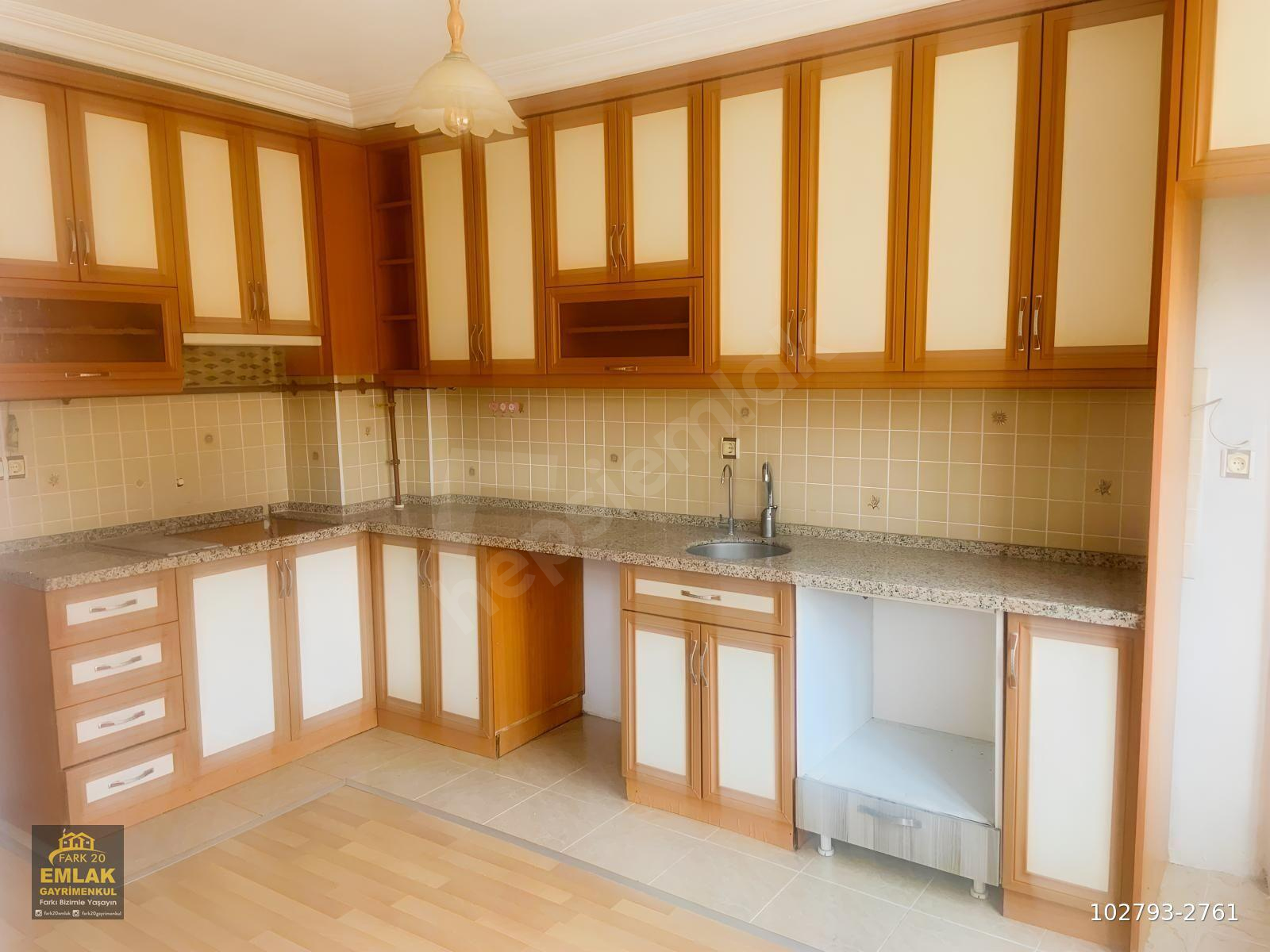 FARK20'DEN SIRAKAPILAR'DA 130M2 3+1 E.BANYOLU SATILIK DAİRE