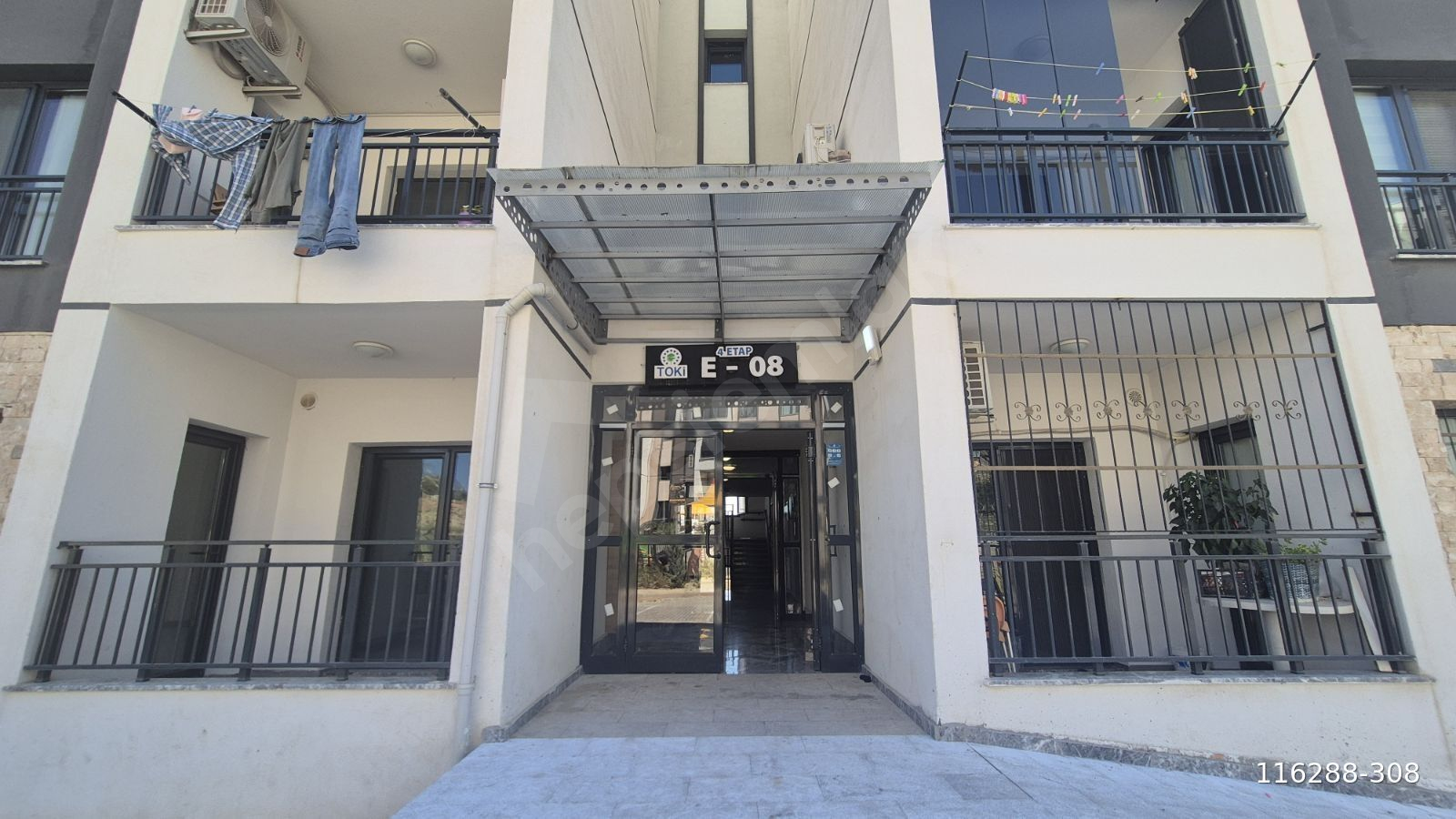 ÖZYÖRÜK TOKİLERDE GİRİŞ KAT 3+1 95 M2 DAİRE KİRALIKTIR.