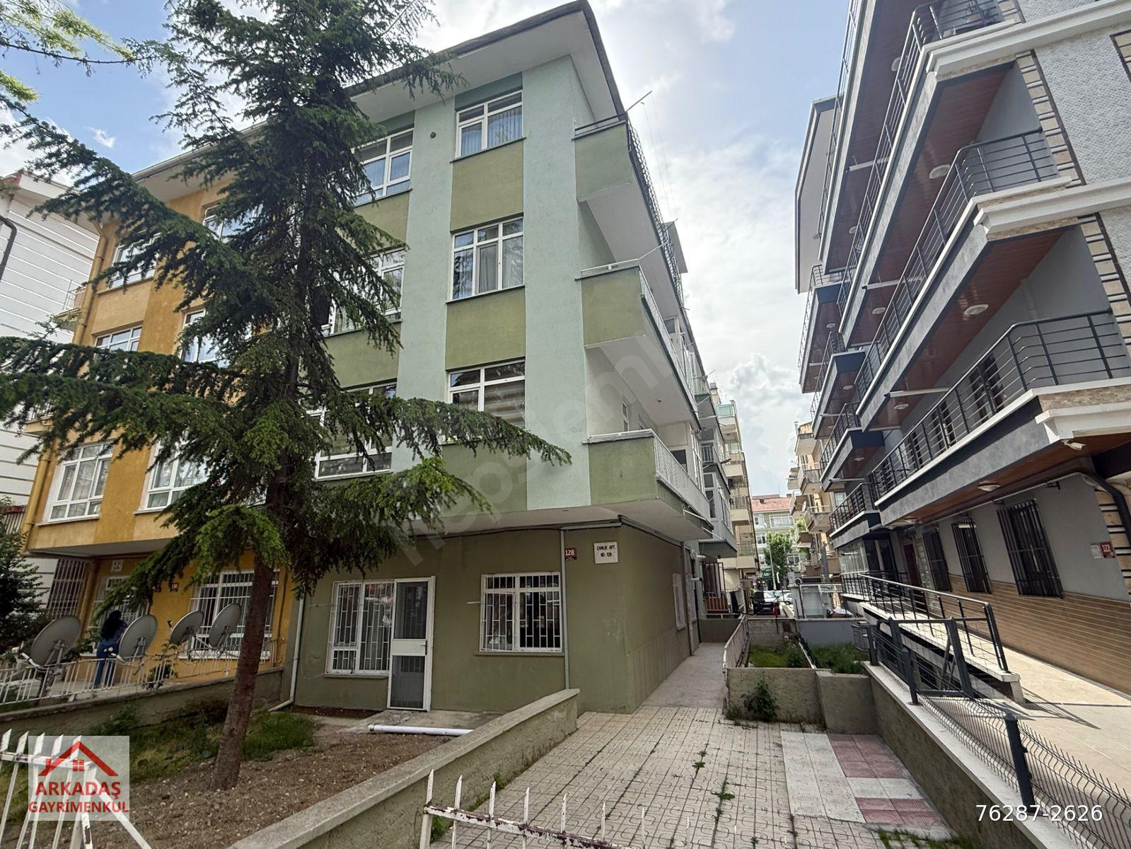 EMEKTE MİLLİ KÜTÜPHANEYE YAKIN BAKIMLI ARA KATTA FULL EŞYALI 2+1