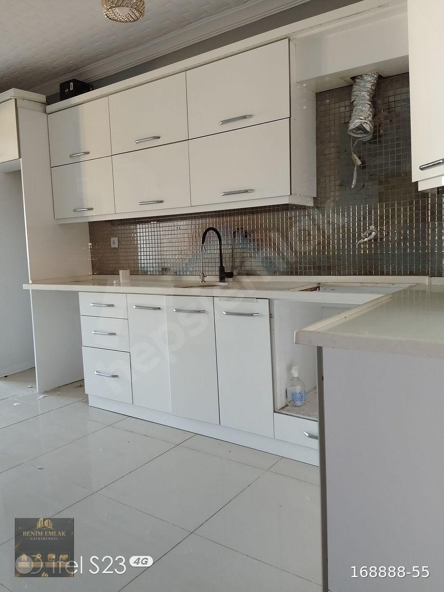 BENİM EMLAK'TAN PAZAR PAZARI MEVKİİ CADDE ÜZERİ FIRSAT DAİRE