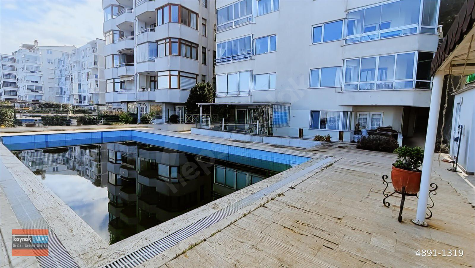 BAYRAMOĞLU ADA DA YÜZME HAVUZLU APARTMANDA YALI DAİRESİ