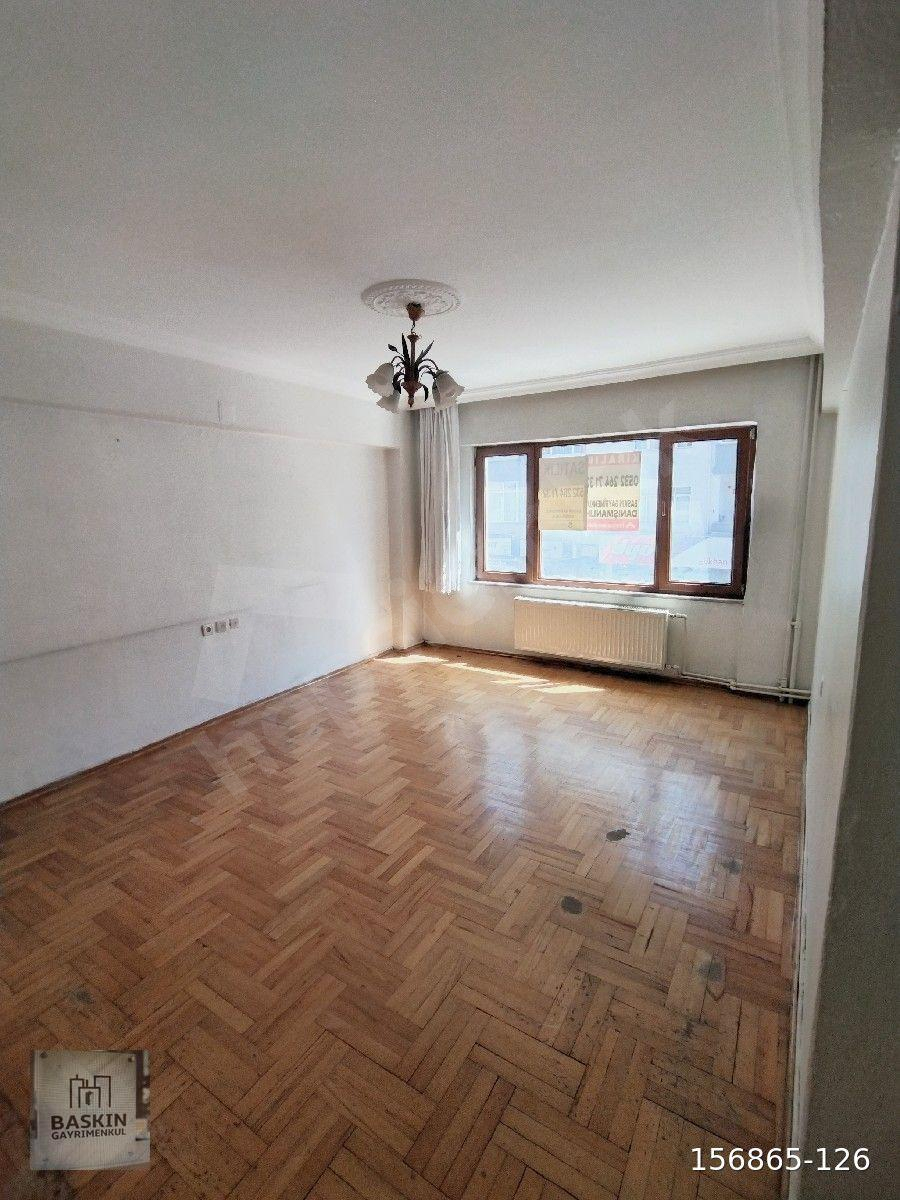 BASKIN GAYRİMENKULDEN GÖLYÜZÜ MH.CADDE ÜZERİNDE KISMI EŞYALI 2+1