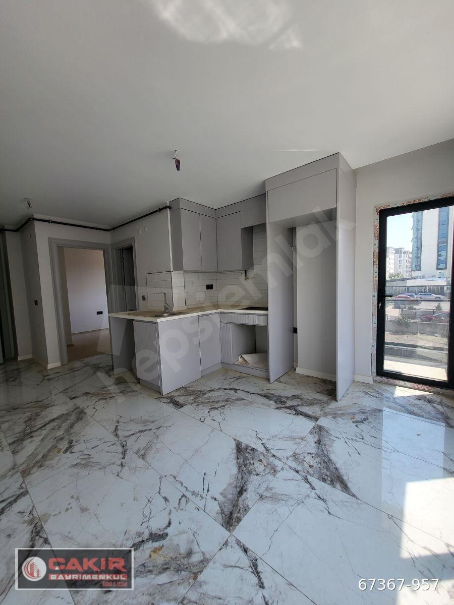 ANAYOL İLE TRAMVAY ARASINSA SATILIK 1+1 DAİRE