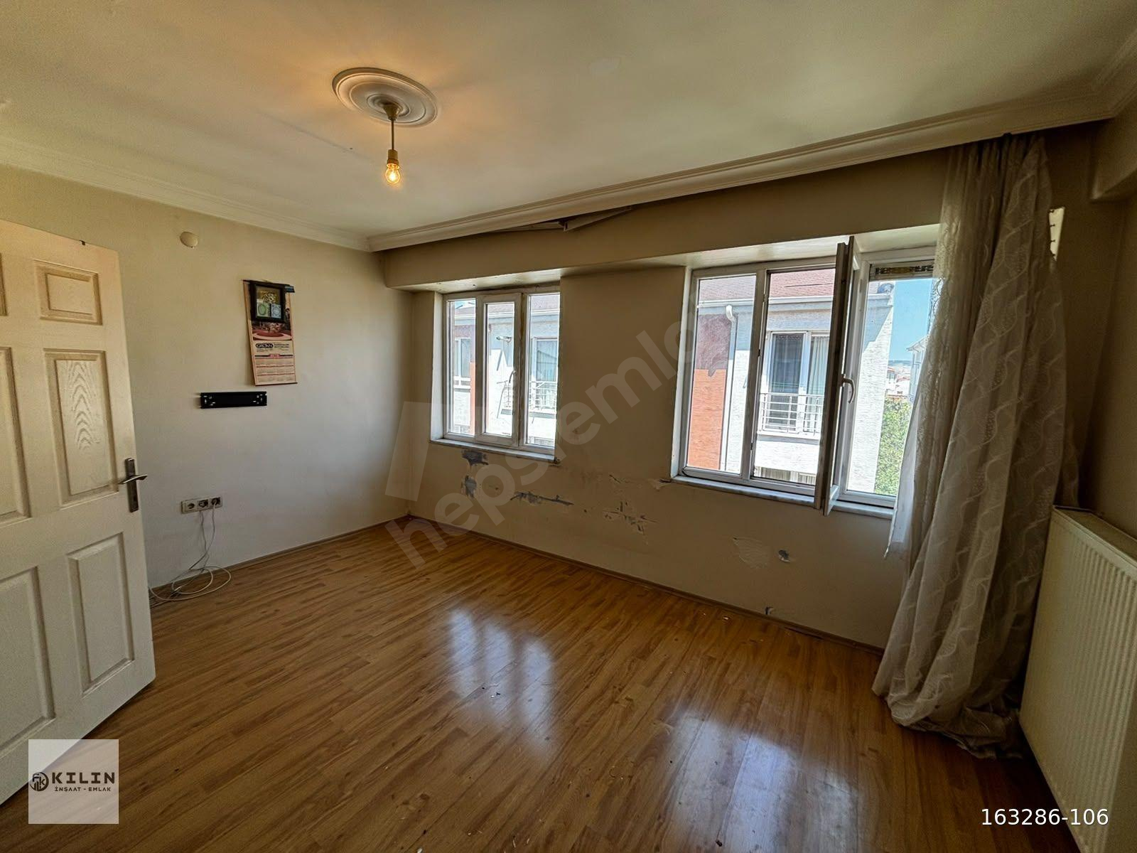 EĞİTİMCİLER CADDESİ DİBİ SÜPER KONUM KELEPİR SATILIK 2+0 DAİRE