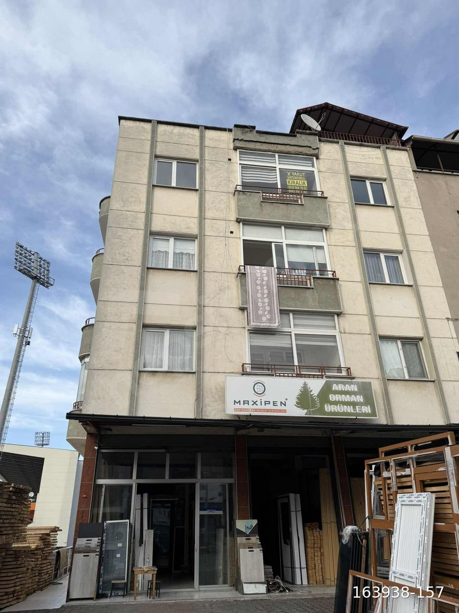 SÖĞÜTLÜ ANA YOL ÜSTÜ HASTANEYE YAKIN FIRSAT DAİRE