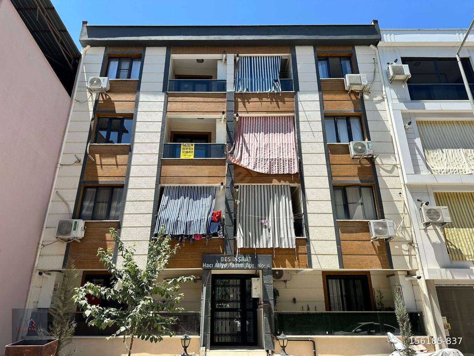 Zeki Emlak'tan Muradiye'de Okula Yakın Satılık 2+1 Arakat Daire