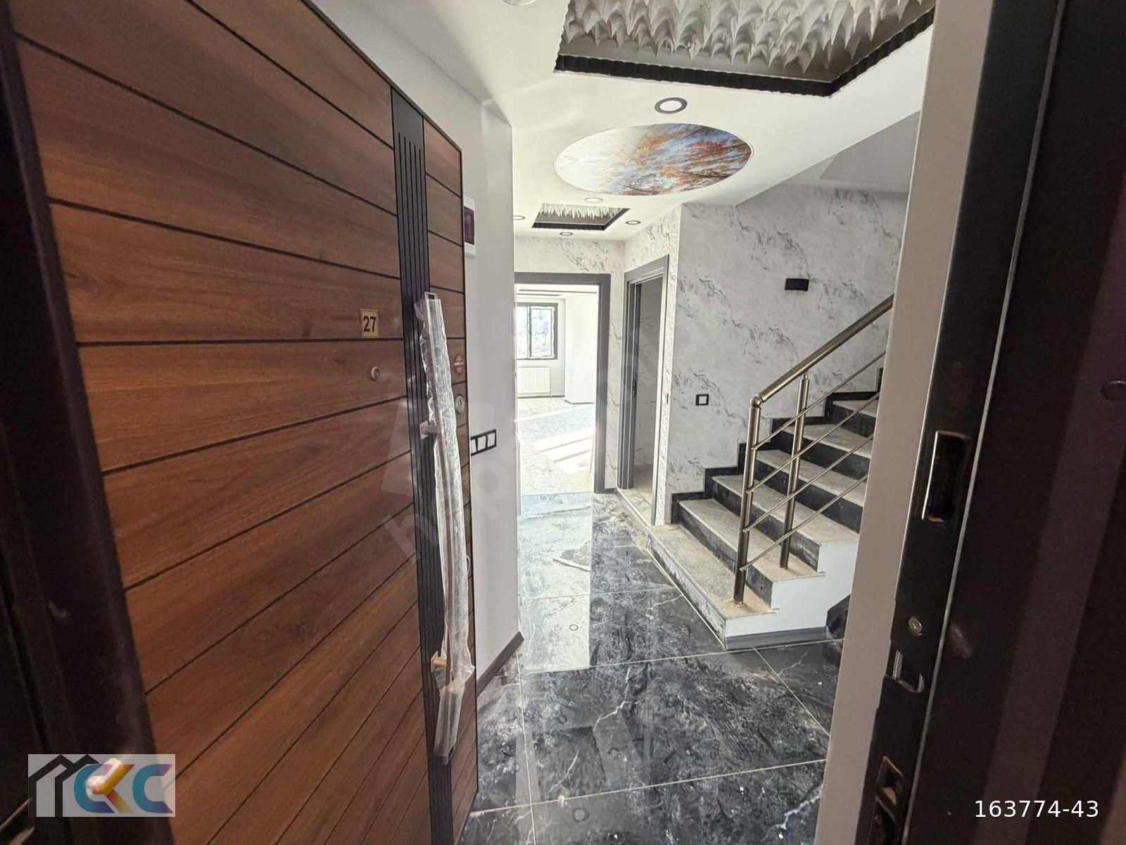 GEBZE ADEM YAVUZ MAHALLESİNDE 3+1SATILIK DUBLEKS DAİRE