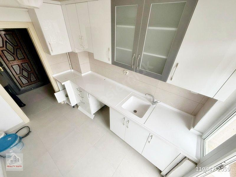 İNCİRLİ R.SAYDAM CD.YAKINI KATTA 3+1 YAPILI KİRALIK DAİRE..