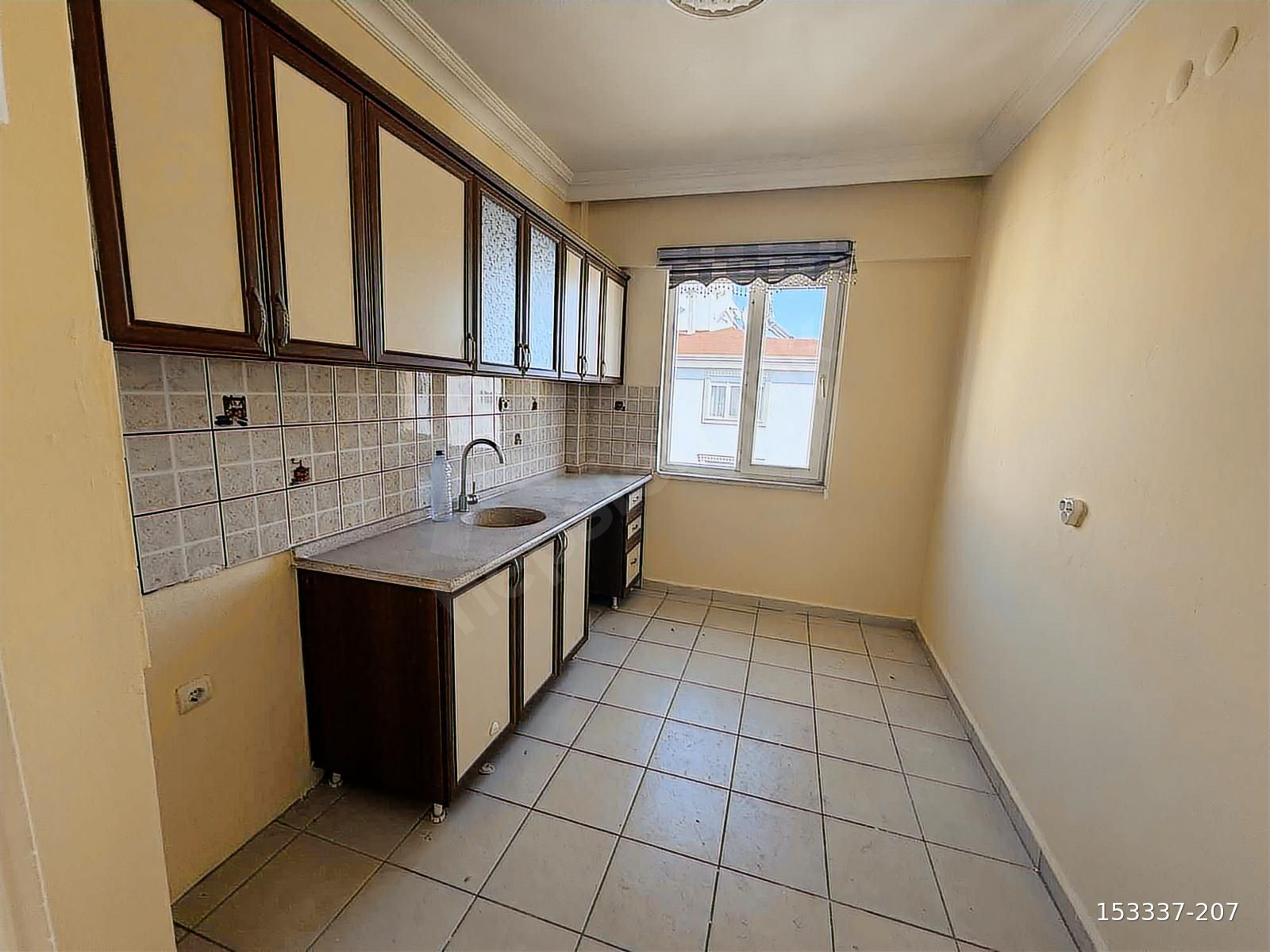 Kızıltoprak Mahallesinde 2+1 Kullanışlı Daire
