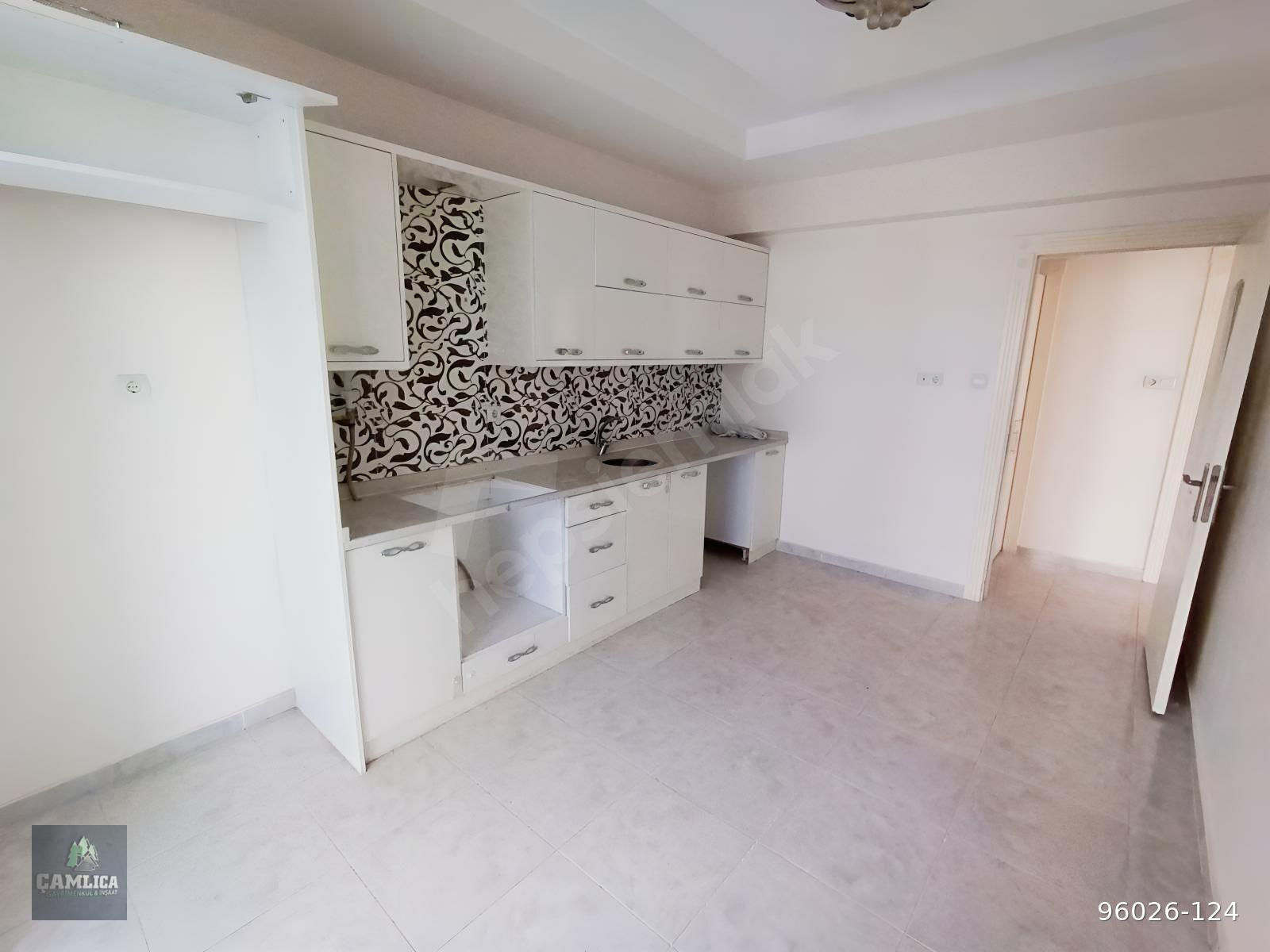 İBNİSİNA MERKEZDE 3.5+1 ARAKAT DAİRE