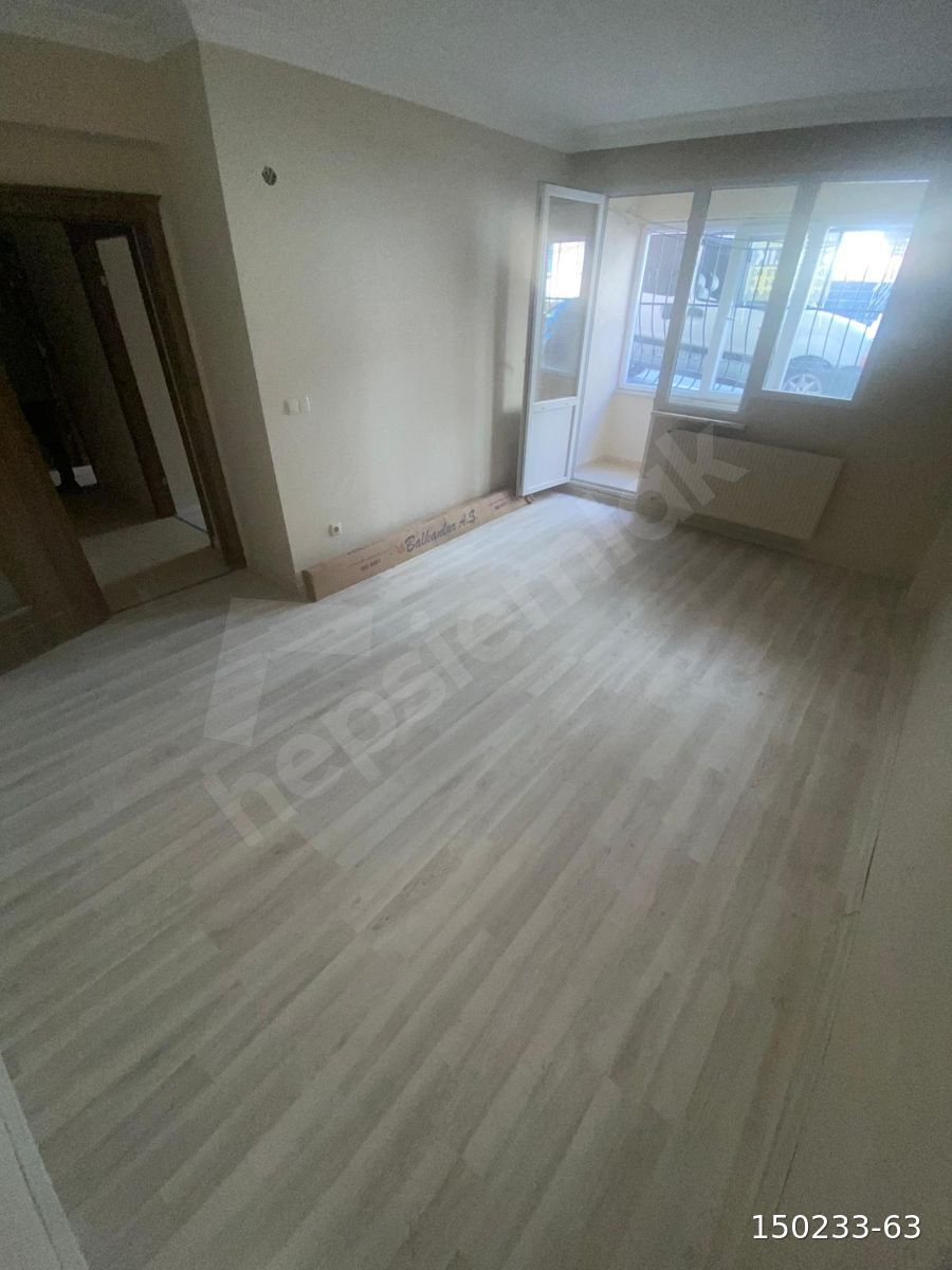 Esatpaşa küçük Papatya Sokak'ta 2+1 bahçe kat