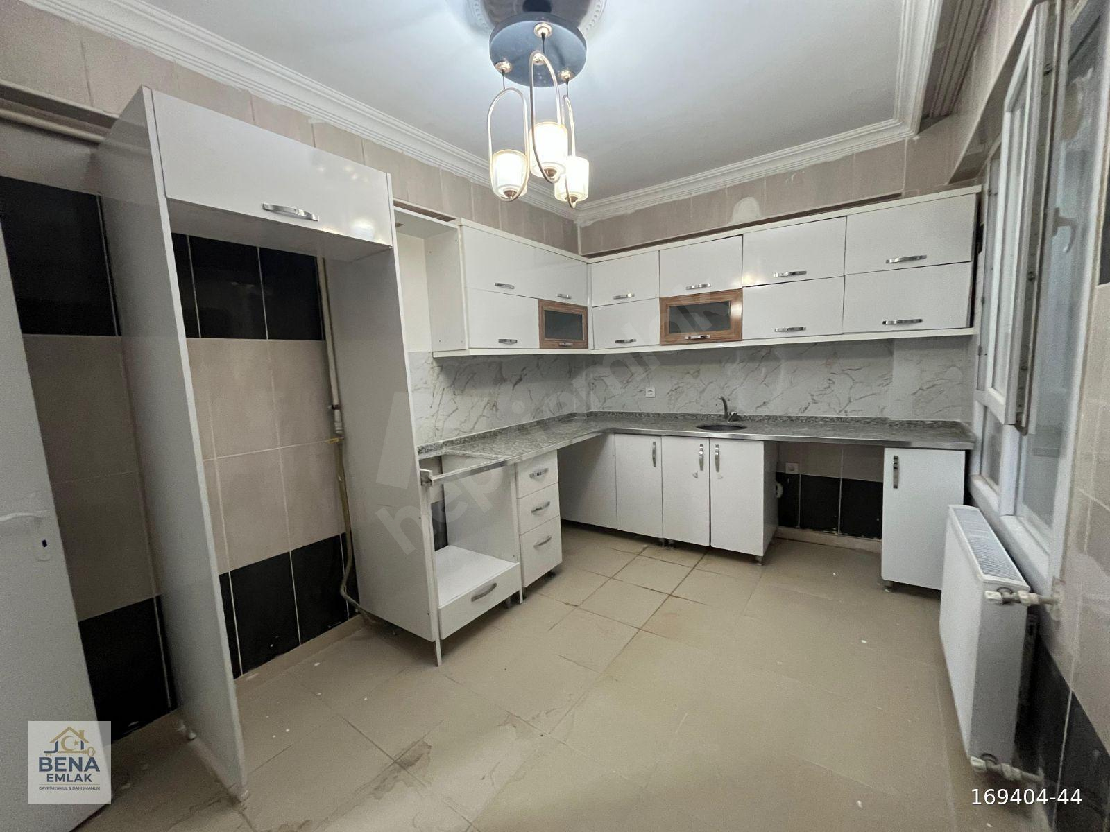 BENA EMLAK'TAN 2+1 ÜST KAT YERLER PARKE BAKIMLI DAİRE