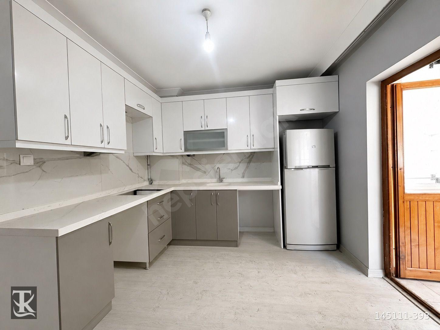 19 MAYIS CADDE ÜZERİNDE ACİLLL SATILIK 3+1 DAİRE...