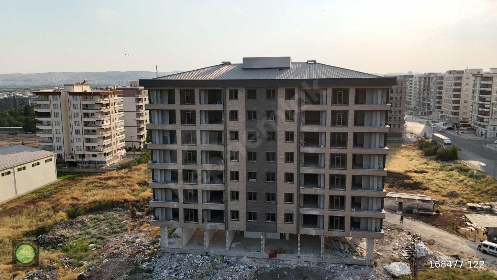 Sırrın karşıyaka,da ana cadde üzeri lüks 2+1 satılık daire