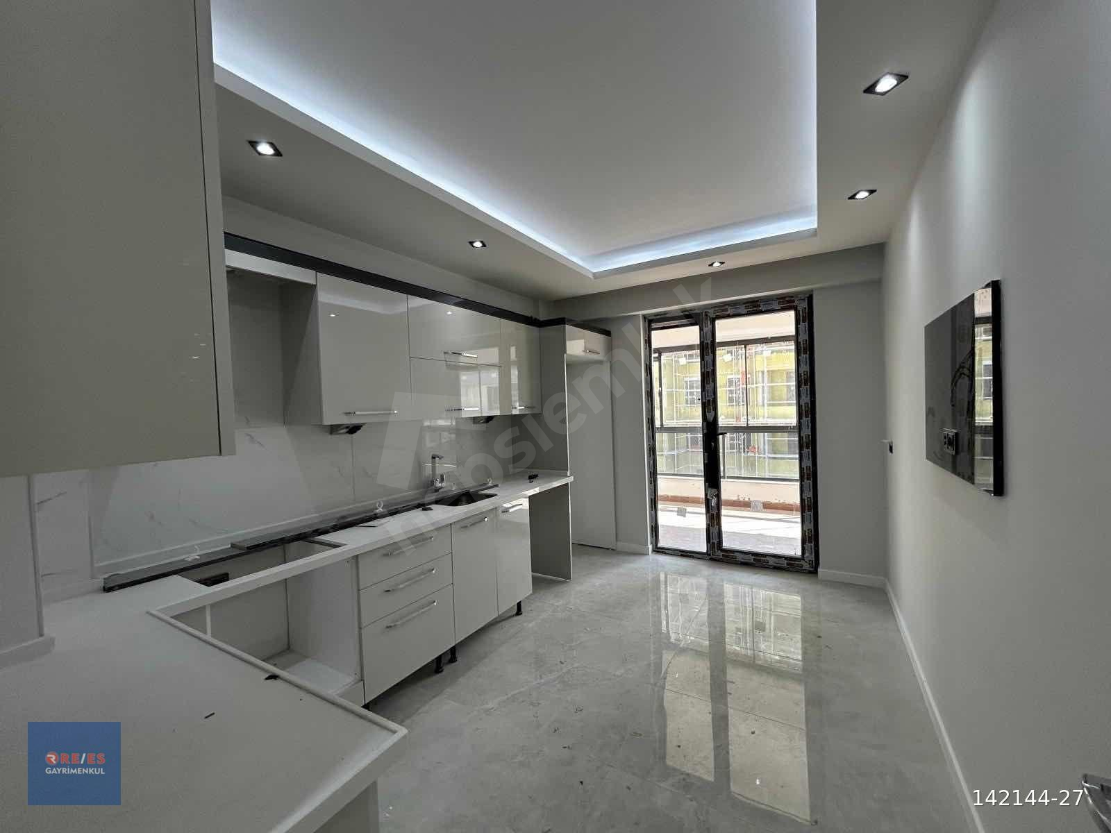 RE/ES'den YİĞİTLER MERCAN SİTESİ 2+1 daire