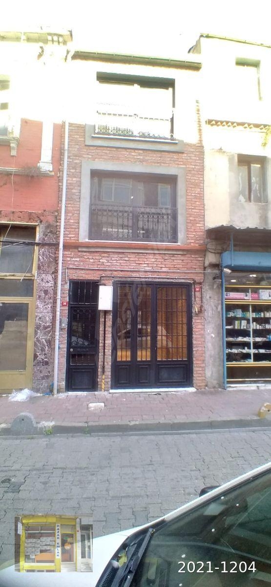 Fatih Balat civarı mobilyalı çok temiz kiralık stüdyo daire