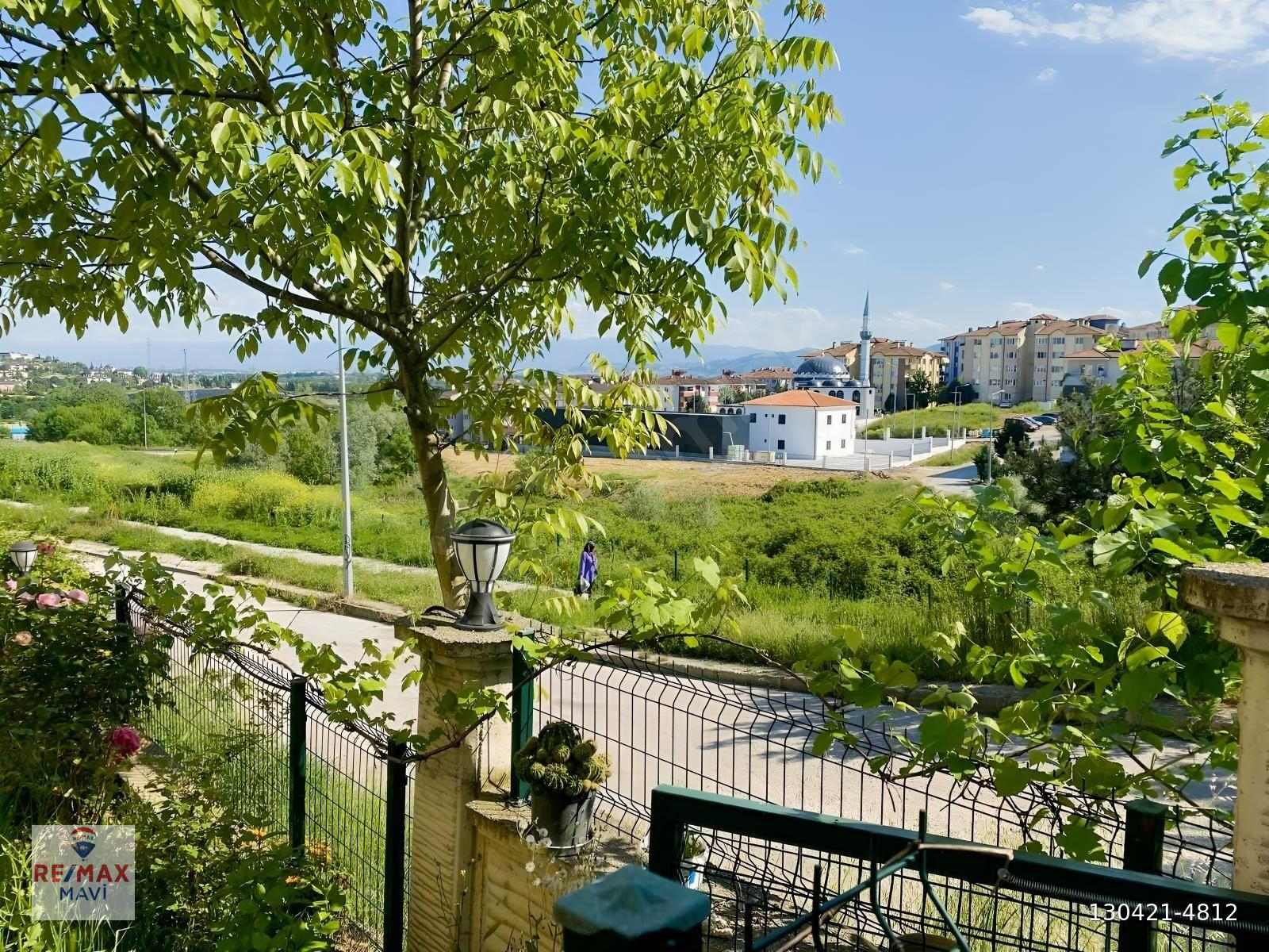 REMAX MAVİDEN CAMİLİDE PANAROMİK MANZARALI GENİŞ 3+1 DAİRE