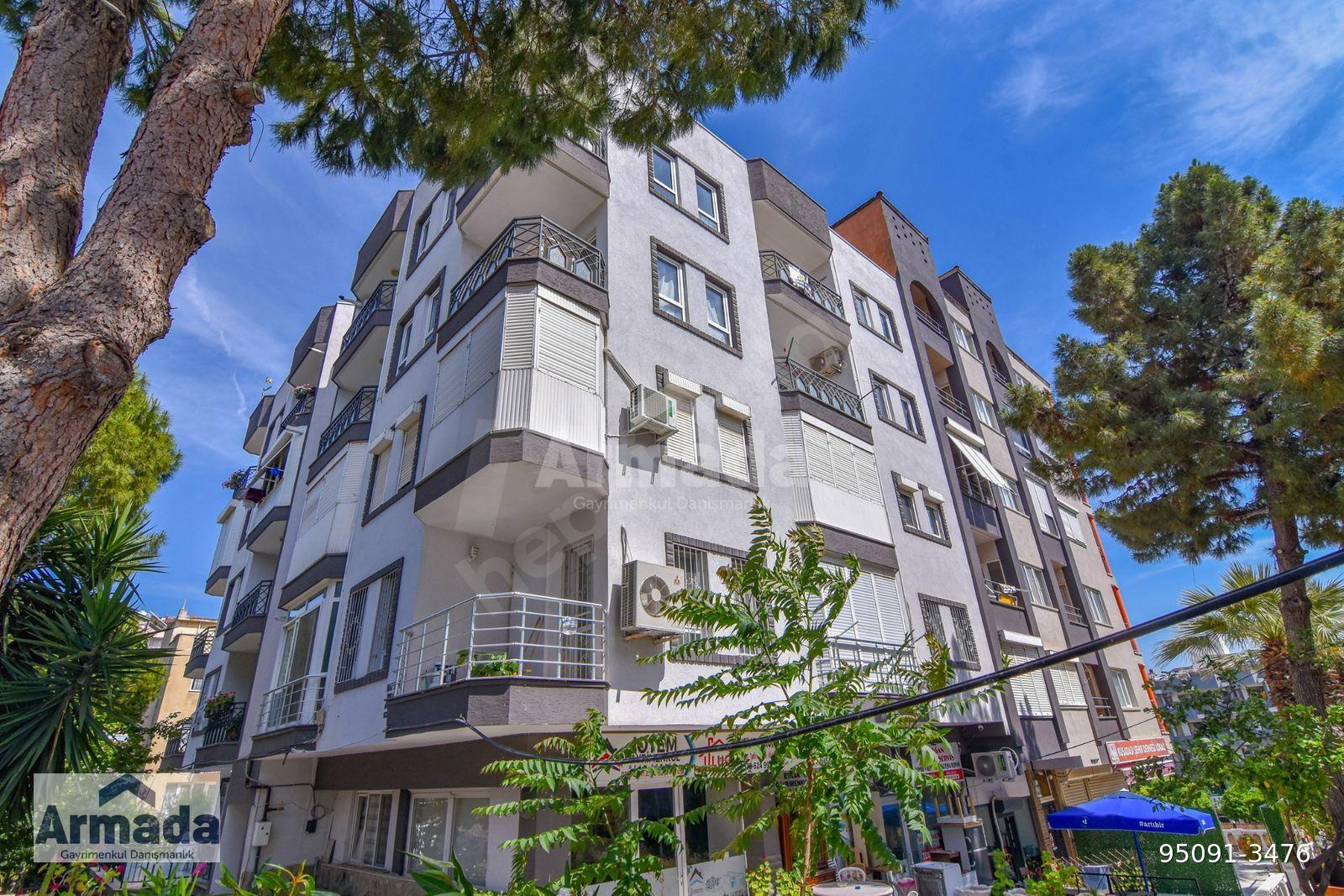 KUŞADASI MERKEZDE DENİZ MANZARALI CAM BALKONLU EŞYALI DAİRE