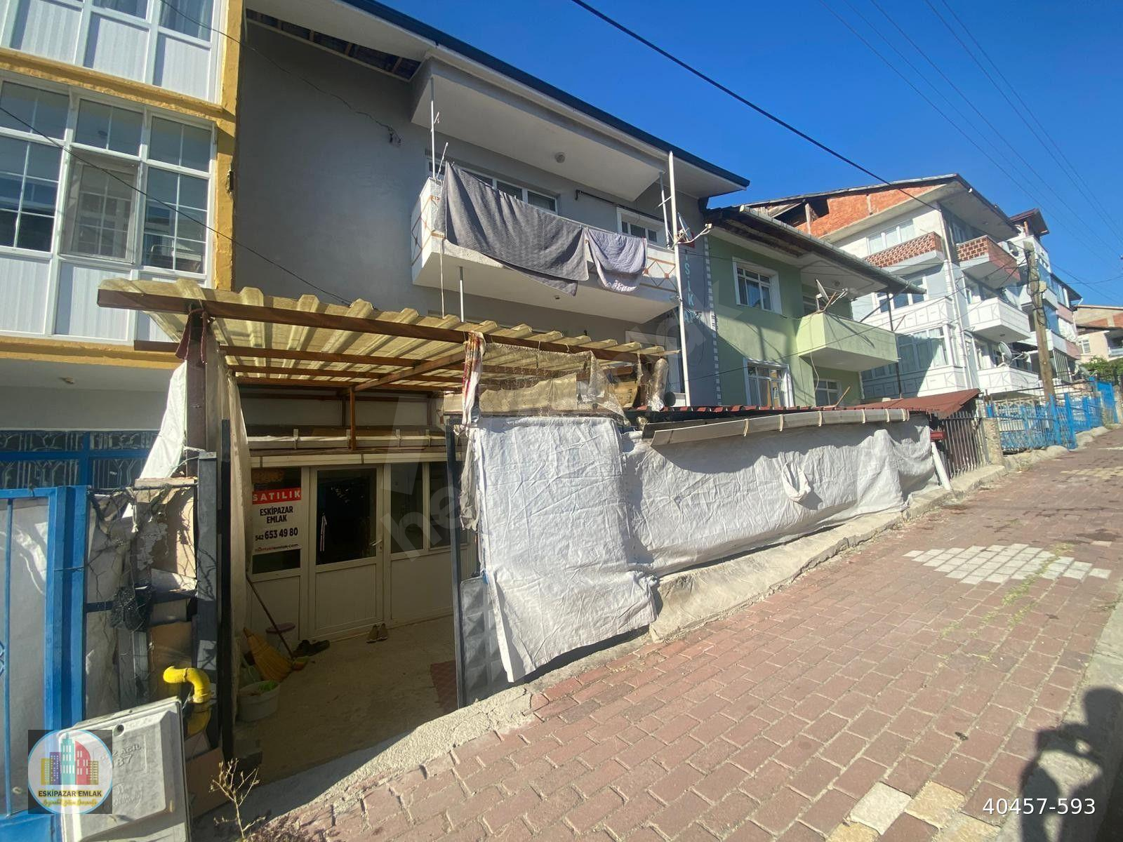 ESKİPAZAR MERKEZ MAHALLESİ BAHÇELİEVLER CADDESİ KOMBİLİ SATILIK 2+1 DAİRE