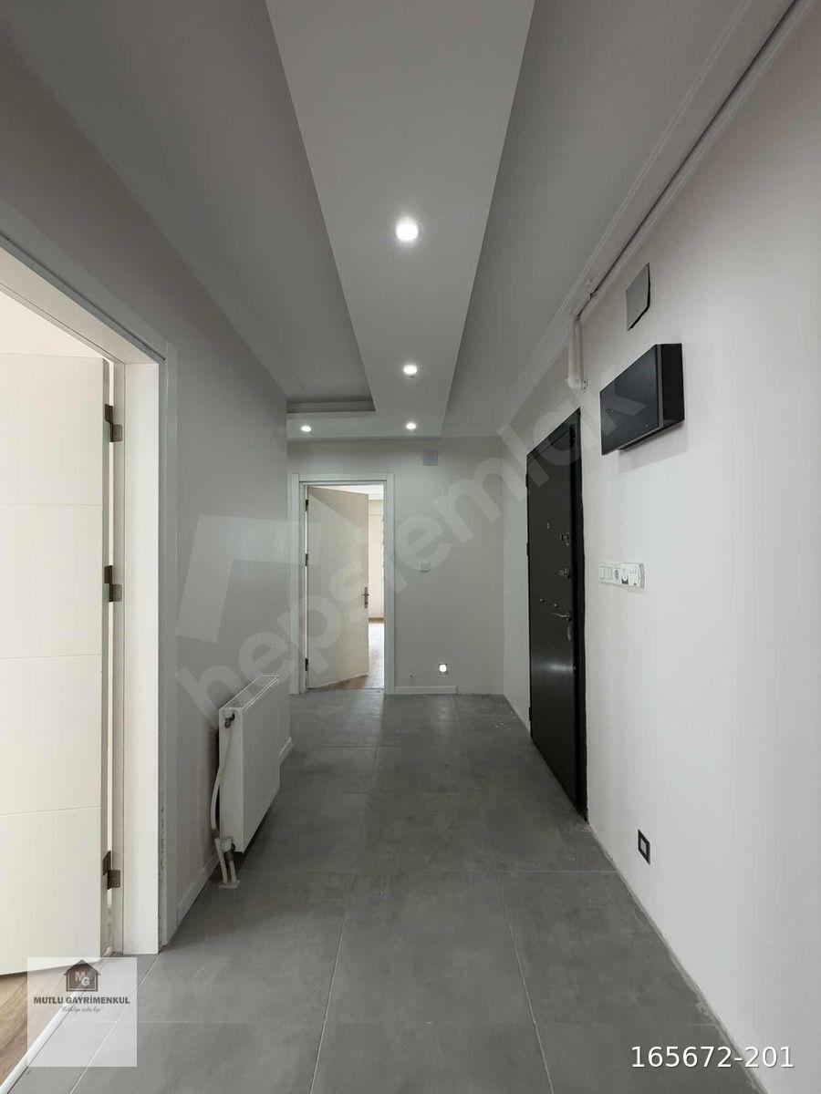Akhisar Atatürk Mh. Gölet Mevkii 3+1 135m² Satılık Arakat