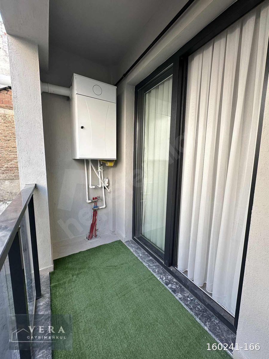VERA'DAN KARAMAN MEVKİ KİRALIK EŞYALI BALKONLU SIFIR 1+1 DAİRE