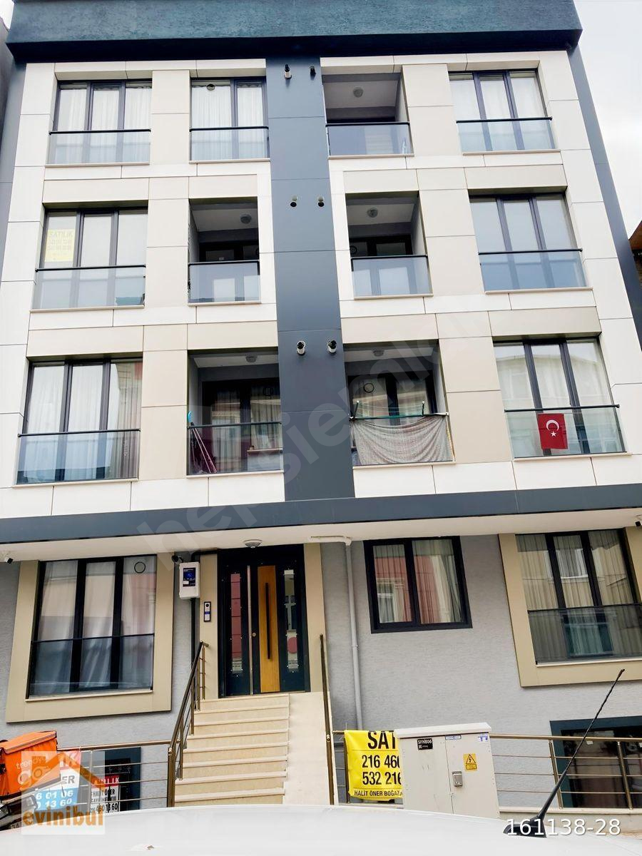ATAŞEHİR FETİH MAHALLAESİN DE EMAR AVM YAKIN KONUMDA 2+1