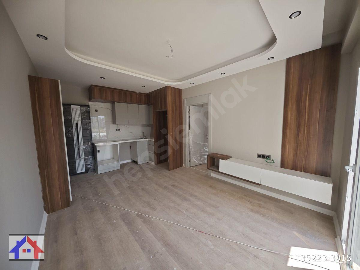 SARIÇAM GÜLTEPEDE YATIRIMA UYGUN LÜKS İŞÇİLİKLİ 1+1 DAİRE!!!