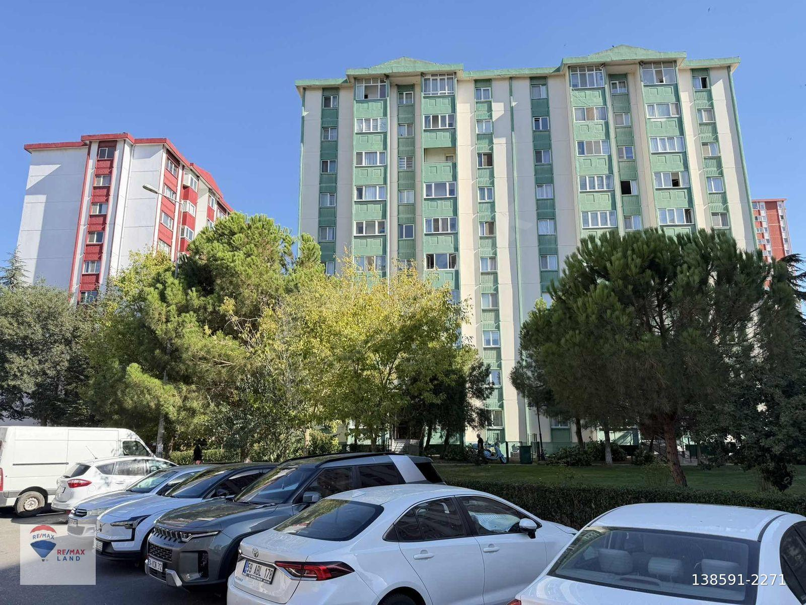 EMLAK KONUTLARI'NDA EŞYALI KİRALIK 2+1 DAİRE