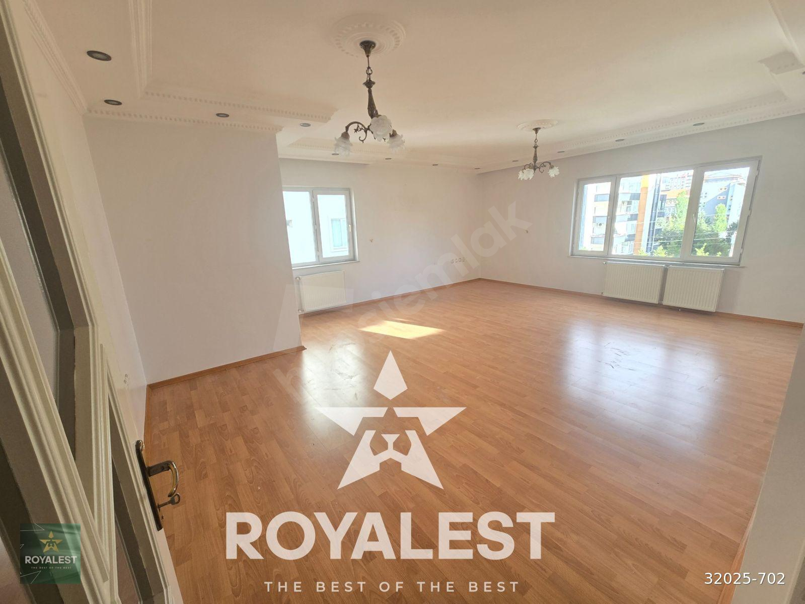 ROYALEST'TEN CADDE ÜSTÜ ARAKAT SİTEİÇİ BAKIMLI FERAH VE LÜKS 3+1