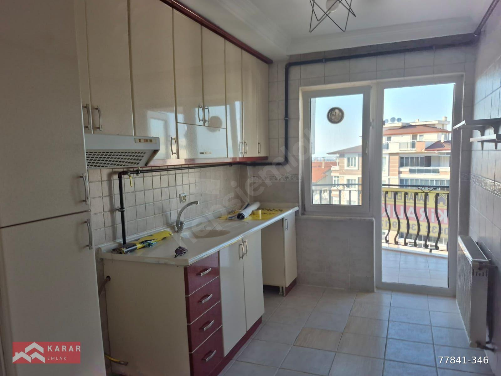 KARAR EMLAKTAN ZÜMRÜTTE 3+1 130M2 KOMBİLİ ASANSÖRLÜ ARAKAT DAİRE