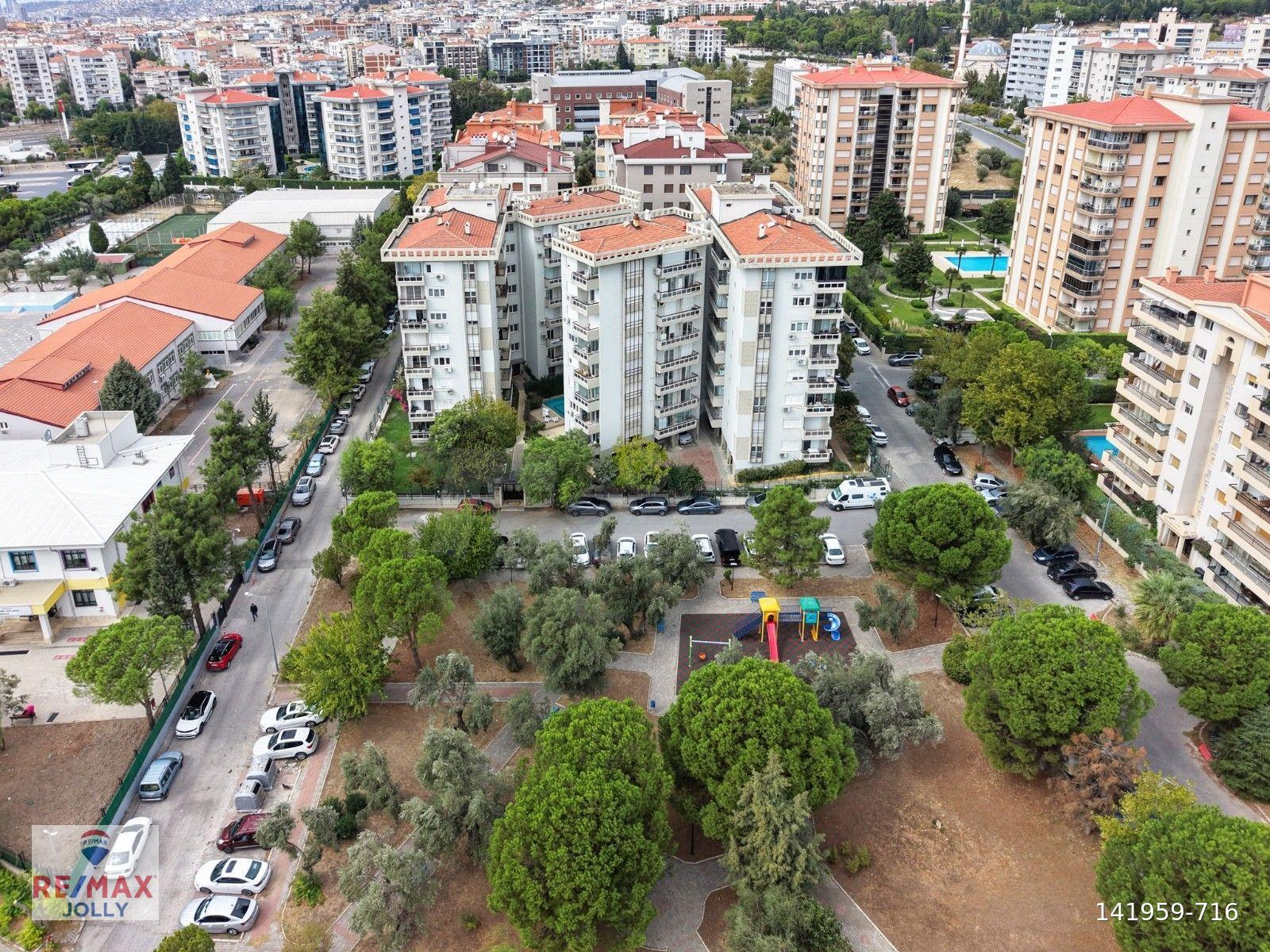 Bornova Evka-3 Havuzlu Site İçi 4+1 Kiralık Ferah Daire