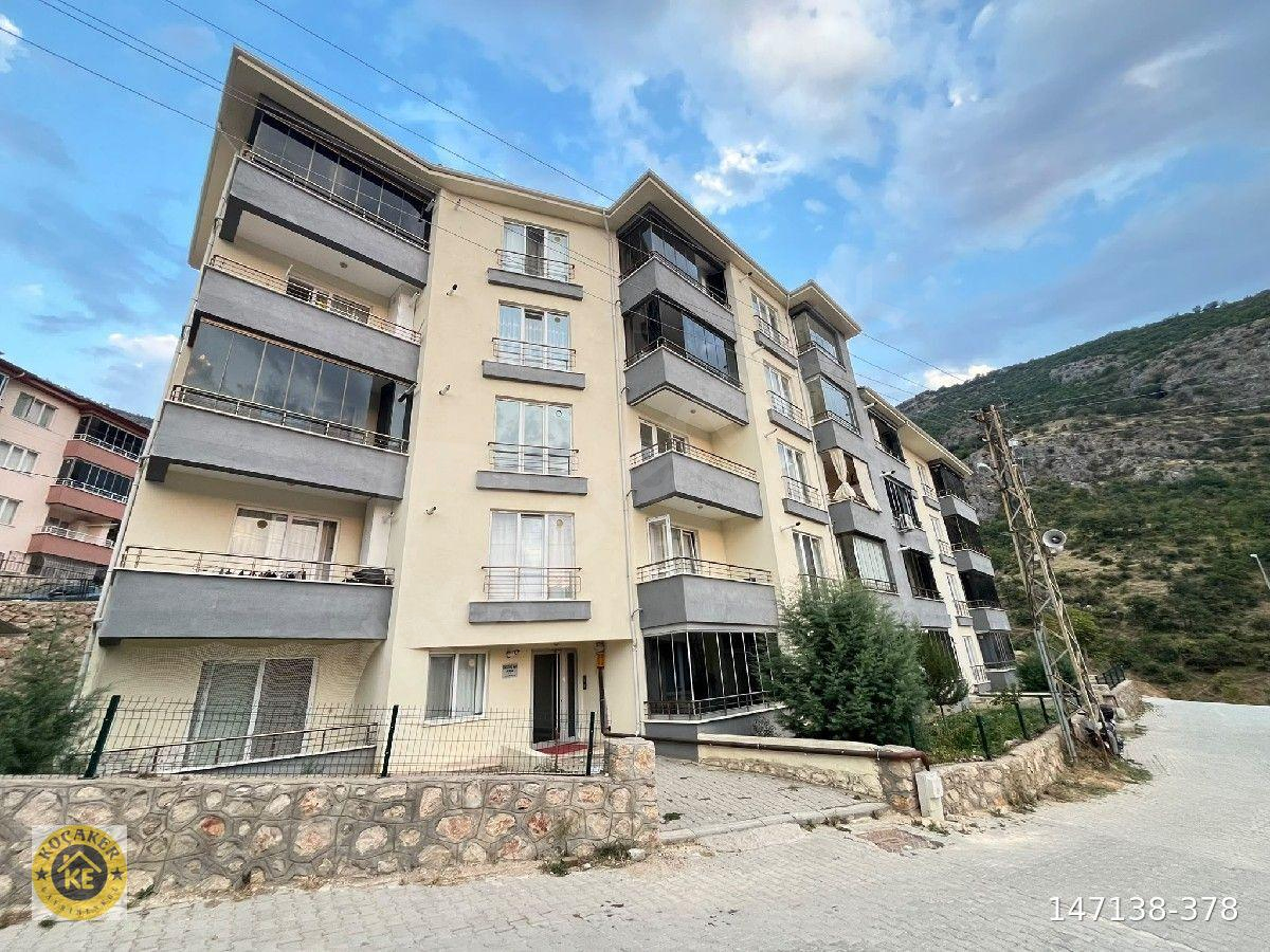 Koçaker den Kirazlıdere Mahallesi'nde ara katta kiralık eşyasız 1+1 daire