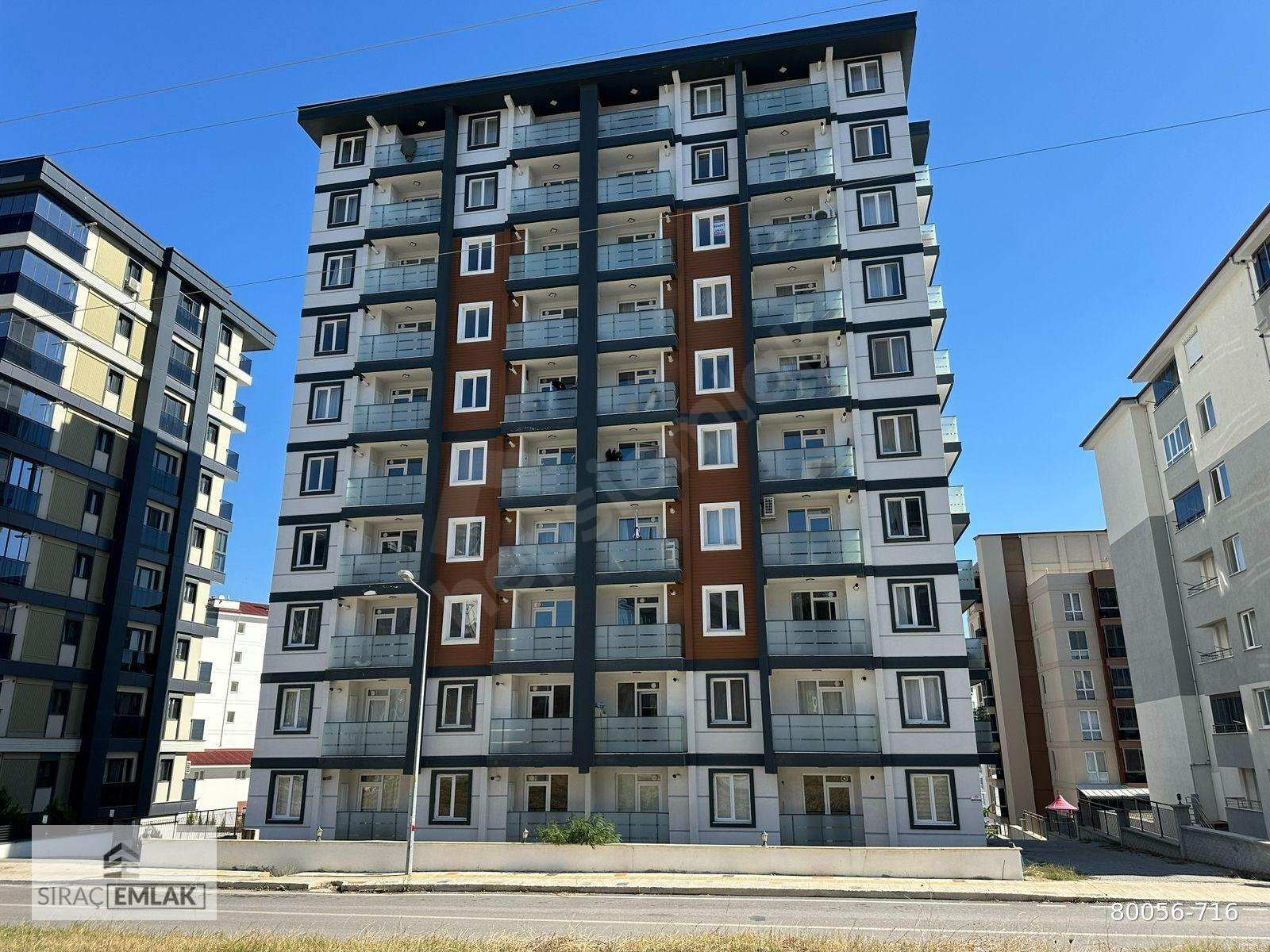 TRALİÇE CAFE HEMEN YANI ANA CAD.YAKIN KONUMDA AÇIK OTOPARKLI 1+1