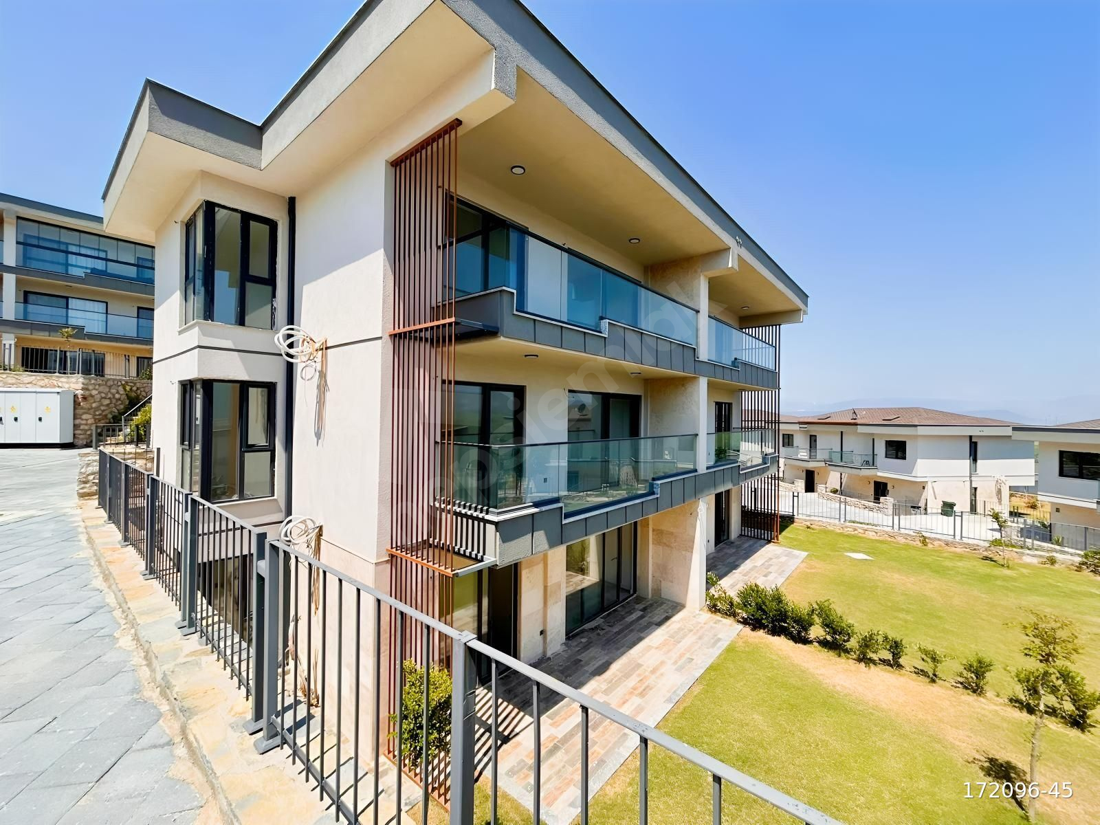 Hayal Bodrum Sitesinde Taşınmaya Hazır Yıllık Kiralık 2+1 Daire