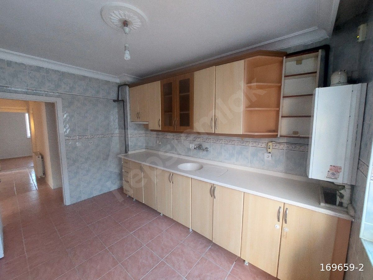 AKTEPE GAYRİMENKUL'DEN 30 AĞUSTOS MAH 3+1 KATTA SATILIK DAİRE BOŞ ŞUAN